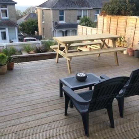 Sea Views With Large Deck One Bedroom Very Close To Beach And Town Newquay  Bagian luar foto