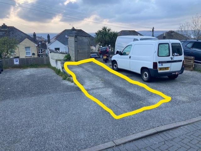 Sea Views With Large Deck One Bedroom Very Close To Beach And Town Newquay  Bagian luar foto