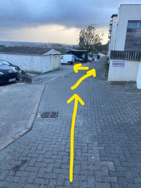 Sea Views With Large Deck One Bedroom Very Close To Beach And Town Newquay  Bagian luar foto